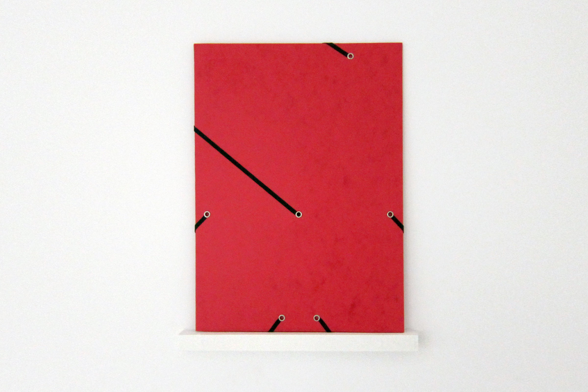 Elsa Werth, ‘Victory Eraser VII’, 2013, pochettes cartonnees, elastiques, rivets metalliques, bois peint, 24x34x2cm